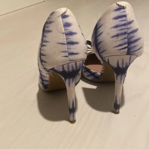 Betsey Johnson/ Tri Bow Heels/6.5 - Picture 4 of 7